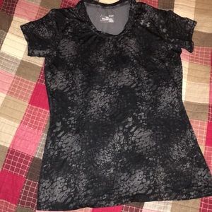 NWOT Under armour top